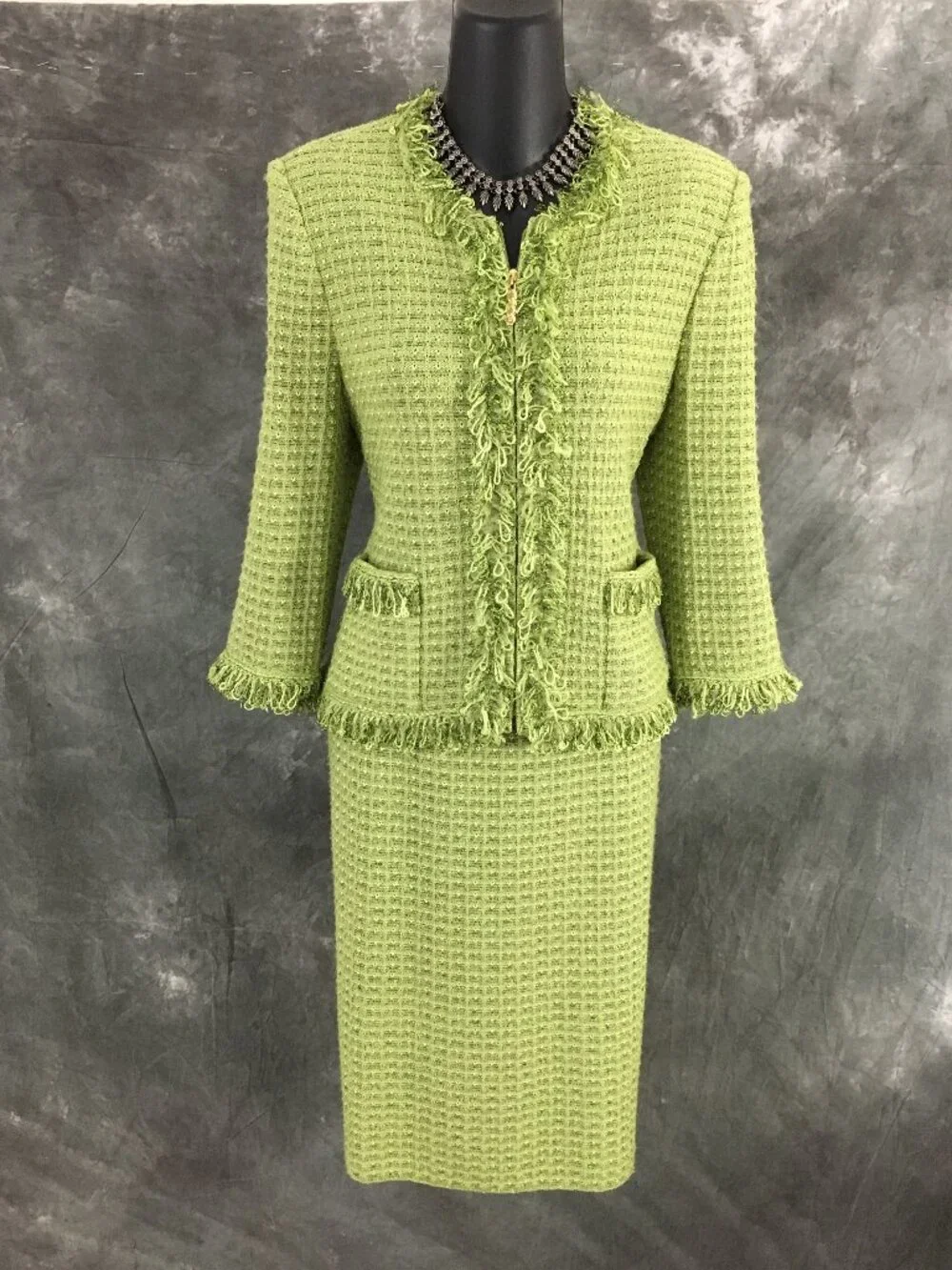 BEAUTIFUL St John collection knit green fringe multi jacket skirt suit size 6